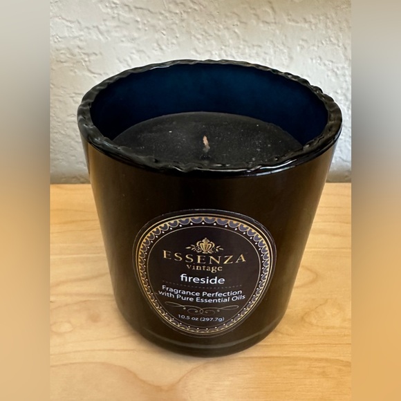 🕯️ Essenza Vintage Fireside Candle 🕯️ - Picture 1 of 3